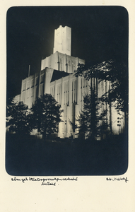 99296 Gezicht op het verlichte 3e Administratiegebouw van de Nederlandse Spoorwegen (HGB III, Moreelsepark) te Utrecht, ...